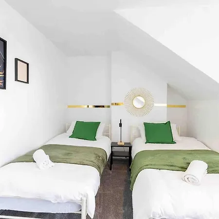 Large Flat, Corporate Stay, Free Parking, Long Term Discount شقة ليدز