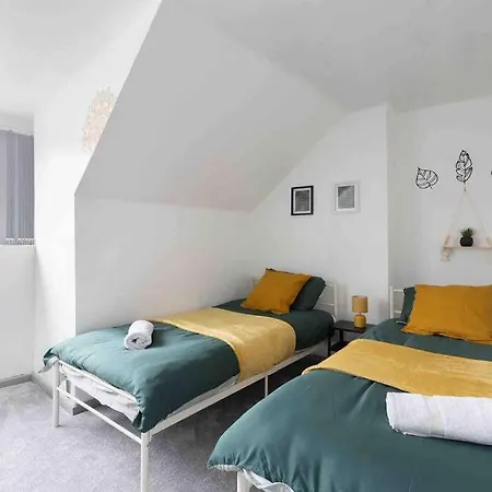 Large Flat, Corporate Stay, Free Parking, Long Term Discount ليدز