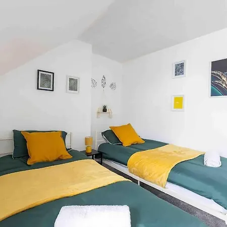 Large Flat, Corporate Stay, Free Parking, Long Term Discount شقة ليدز