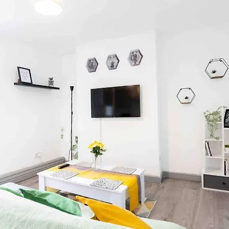 Large Flat, Corporate Stay, Free Parking, Long Term Discount ليدز