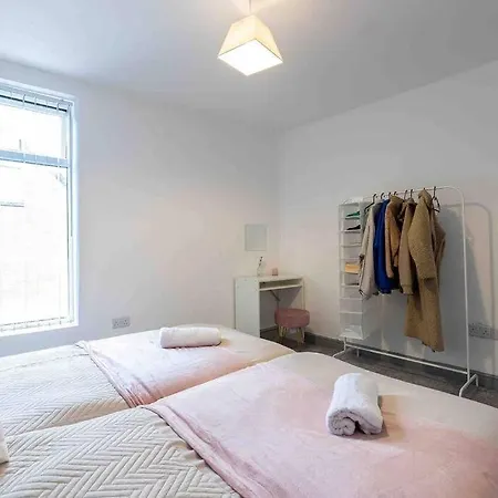 Large Flat, Corporate Stay, Free Parking, Long Term Discount *