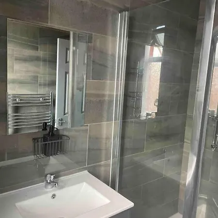 شقة Large Flat, Corporate Stay, Free Parking, Long Term Discount