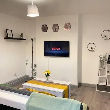 Large Flat, Corporate Stay, Free Parking, Long Term Discount ليدز