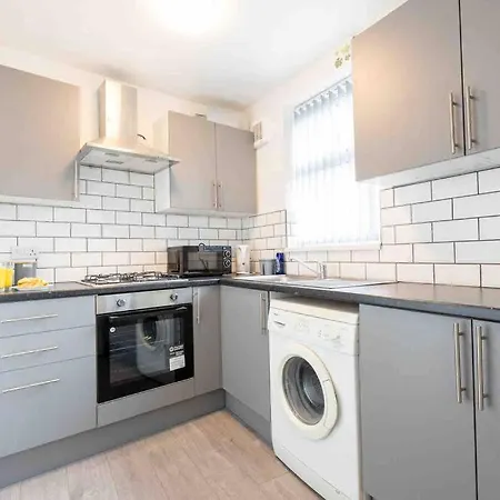 Large Flat, Corporate Stay, Free Parking, Long Term Discount *