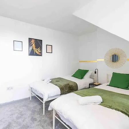 Large Flat, Corporate Stay, Free Parking, Long Term Discount شقة *